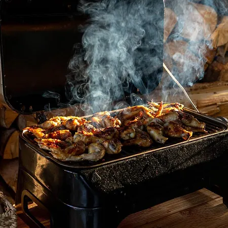 Scenic Village Hideaway - Spacious 2br, 2 Bath, Sleeps 8 With Mountain View And Backyard Apartamento Liptovská Kokava