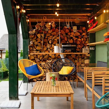 Slow Mountain Family Base - Spacious 2br Apartment, 2 Bath, Sleeps 8 With Mountain View And Backyard In Liptov