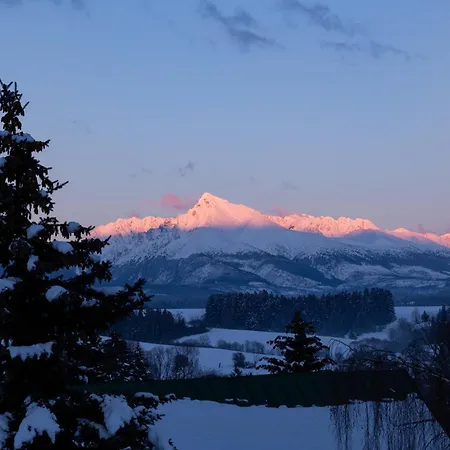 Scenic Village Hideaway - Spacious 2br, 2 Bath, Sleeps 8 With Mountain View And Backyard Liptovská Kokava