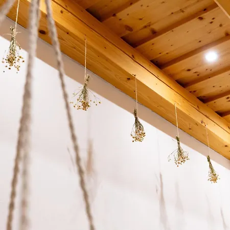 Scenic Village Hideaway - Spacious 2br, 2 Bath, Sleeps 8 With Mountain View And Backyard * Liptovská Kokava