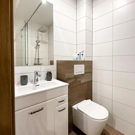 Slow Mountain Family Base - Spacious 2Br, 2 Bath, Sleeps 8 With Mountain View And Backyard In Liptov