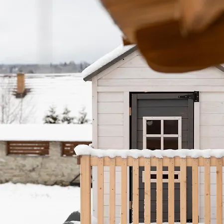 Apartamento Scenic Village Hideaway - Spacious 2br, 2 Bath, Sleeps 8 With Mountain View And Backyard Liptovská Kokava