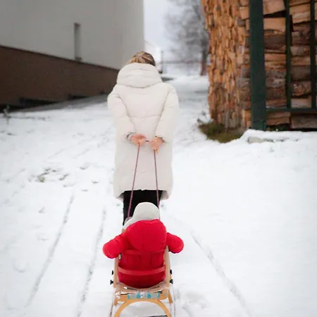 Scenic Village Hideaway - Spacious 2br, 2 Bath, Sleeps 8 With Mountain View And Backyard Apartamento