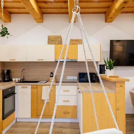 Modern Family Nest - Spacious 2br, 2 Baths, Mountain View And Backyard Liptovska Kokava