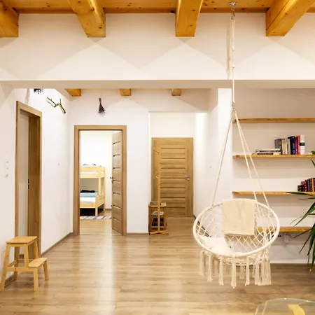 Slow Mountain Family Base - Spacious 2Br, 2 Bath, Sleeps 8 With Mountain View And Backyard In Liptov Appartamento Liptovská Kokava