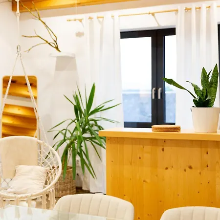 Scenic Village Hideaway - Spacious 2br, 2 Bath, Sleeps 8 With Mountain View And Backyard *