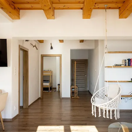 Apartman Cool Mountain Escape - Ac - Summer Cinema - 2Br Family Apartment - Garden - Liptov