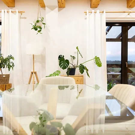 아파트 Slow Mountain Family Base - Spacious 2br Apartment, 2 Bath, Sleeps 8 With Mountain View And Backyard In Liptov Liptovská Kokava