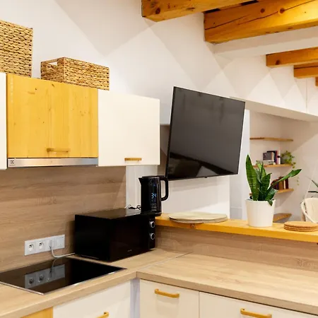 Cool Mountain Escape - Ac - Summer Cinema - 2Br Family Apartment - Garden - Liptov Apartman *