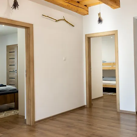 Apartman Cool Mountain Escape - Ac - Summer Cinema - 2Br Family Apartment - Garden - Liptov *