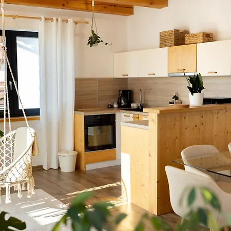 아파트 Cool Mountain Escape - Ac - Summer Cinema - 2br Family - Garden - Liptov Liptovská Kokava
