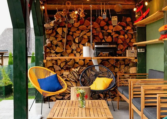 Slow Mountain Family Base - Spacious 2br, 2 Bath, Sleeps 8 With Mountain View And Backyard In Liptov