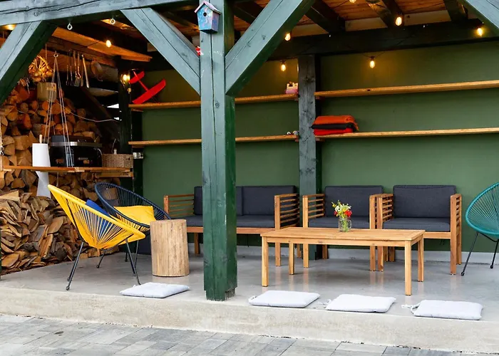 Slow Mountain Family Base - Spacious 2br, 2 Bath, Sleeps 8 With Mountain View And Backyard In Liptov شقة