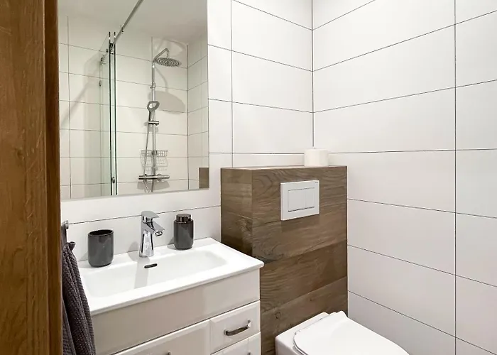公寓 Slow Mountain Family Base - Spacious 2br Apartment, 2 Bath, Sleeps 8 With Mountain View And Backyard In Liptov