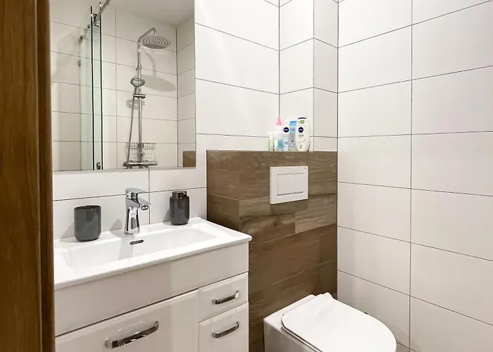 Slow Mountain Family Base - Spacious 2br, 2 Bath, Sleeps 8 With Mountain View And Backyard In Liptov