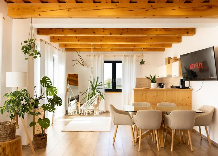 Slow Mountain Family Base - Spacious 2br, 2 Bath, Sleeps 8 With Mountain View And Backyard In Liptov شقة *