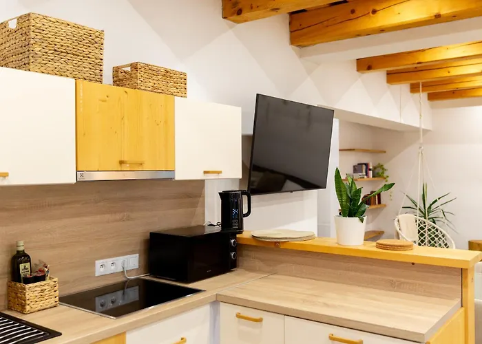 Slow Mountain Family Base - Spacious 2br Apartment, 2 Bath, Sleeps 8 With Mountain View And Backyard In Liptov 公寓 *