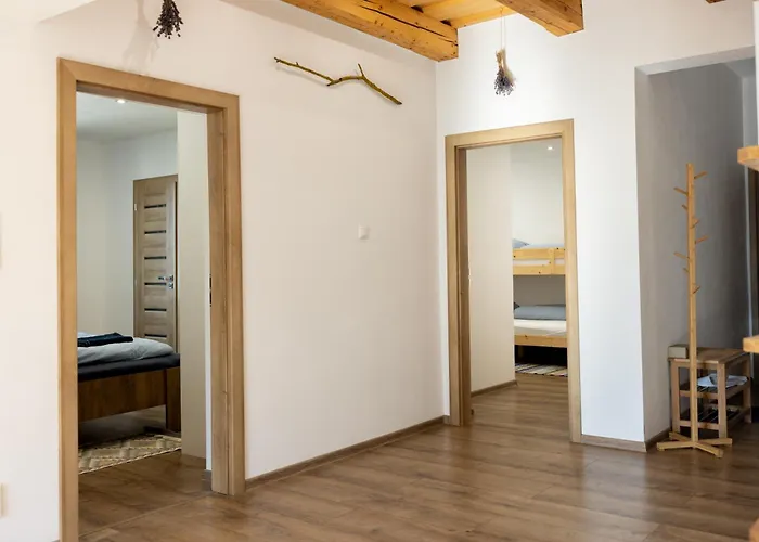 شقة Slow Mountain Family Base - Spacious 2br, 2 Bath, Sleeps 8 With Mountain View And Backyard In Liptov *