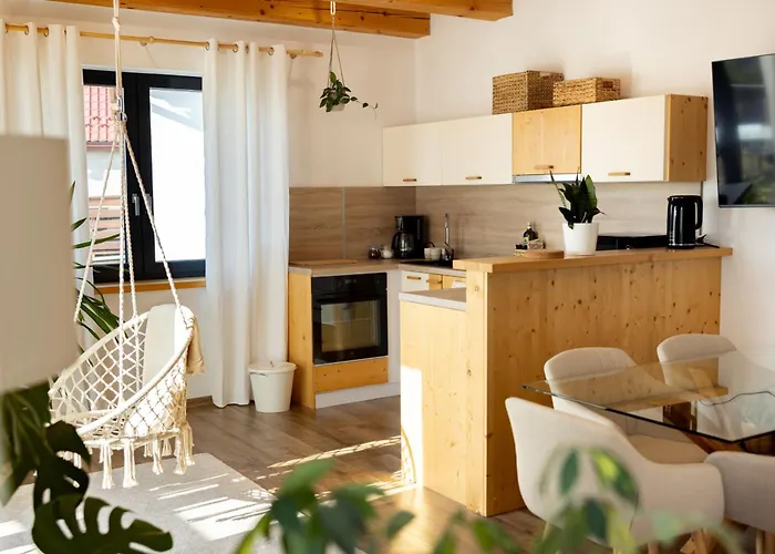 公寓 Slow Mountain Family Base - Spacious 2br Apartment, 2 Bath, Sleeps 8 With Mountain View And Backyard In Liptov Liptovská Kokava