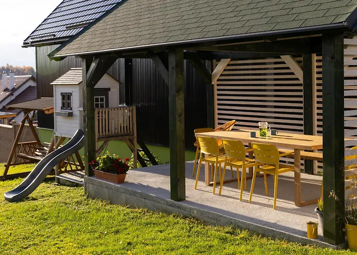 Slow Mountain Family Base - Spacious 2br, 2 Bath, Sleeps 8 With Mountain View And Backyard In Liptov شقة Liptovská Kokava
